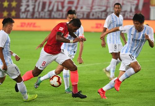 大连人两连胜 只要战胜苏宁申花就可以轻松的进入到争冠组