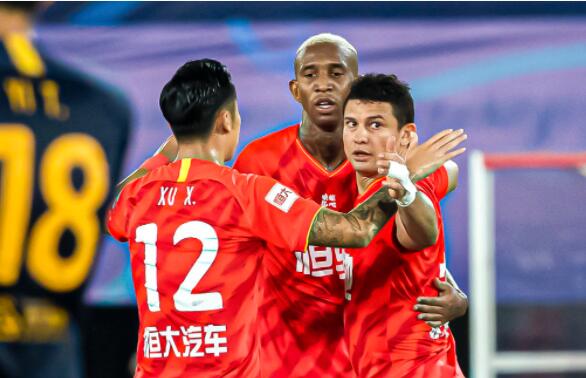 2020年中超联赛广州恒大对阵广州富力战报 韩佳奇犯低级错误 恒大2-1获得胜利