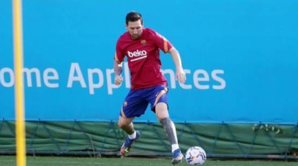 梅西正式归队巴萨参加训练 梅西宣布留在巴萨