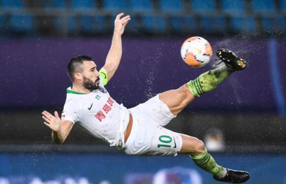 2020赛季中超联赛第10轮上海上港对战青岛黄海战报 亚历山德里尼无力带领黄海1-2输给上港