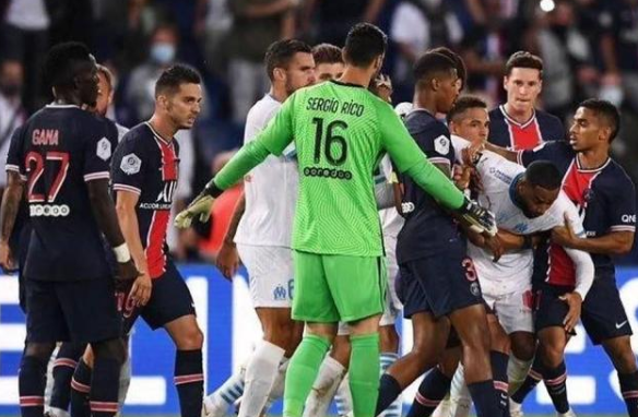 内马尔红牌罚下 内马尔等5人吃红牌