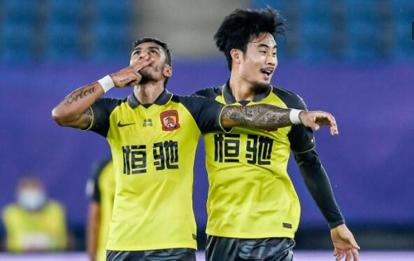 2020赛季中超联赛第十一轮广州恒大对阵山东鲁能 暴力鸟艾克森各入世界波恒大2-1获胜