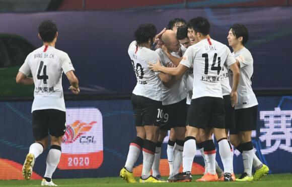 2020年中超联赛第11轮武汉卓尔对战上海上港 阿瑙托维奇穆伊逆天发挥2-1轻松的获胜