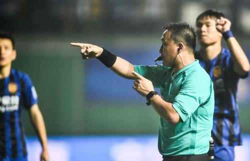 人民日报点名国安争议判罚 中超本土裁判再次暴露在火力之下