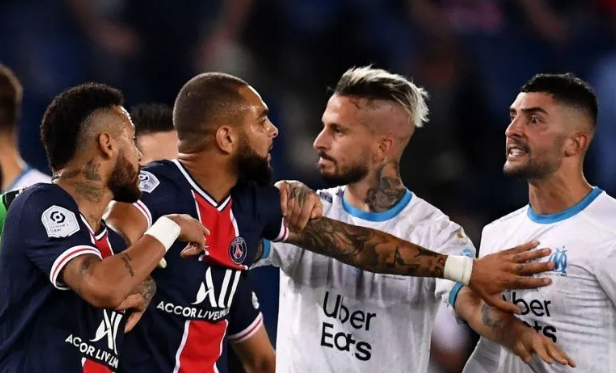 内马尔再上热搜，场上狂飙辱华词汇辱骂日本后卫