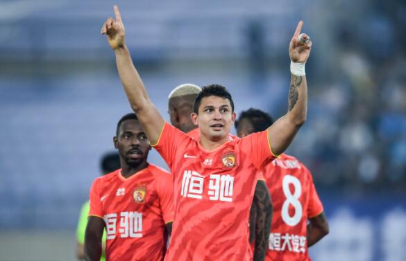 中超联赛第14轮广州恒大淘宝对战大连人战报 单鹏飞头球顶入自家球门助广州恒大1-0获胜