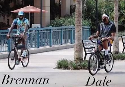 詹姆斯和浓眉骑车游园 秀恩爱模式已启动