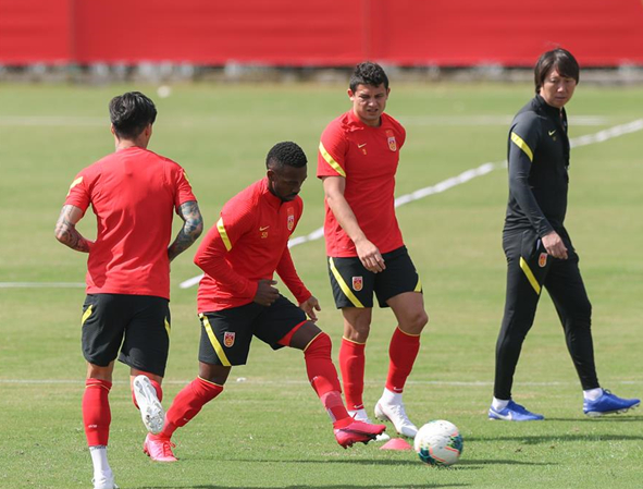 国足在上海集训 从照片中你看的出什么吗