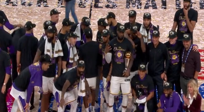 2020NBA总决赛G6比赛战报 湖人队捧起本年度NBA总冠军奖杯