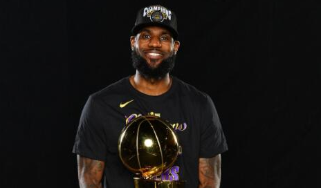 詹姆斯调侃奖杯不忠诚 搞了5年的外遇