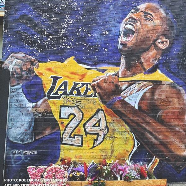 詹姆斯晒照致敬科比 洛杉矶科比壁画增加