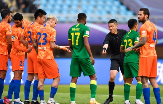 山东鲁能对战北京国安海报 破晓不破楼兰终不还