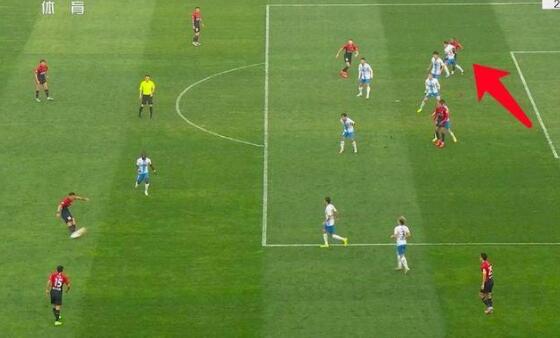 深圳佳兆业遭到连吹三球之后 VAR反应过来挽回一球
