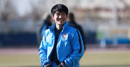 中超保级战天津泰达再现低级操作 无对抗状态下降球提出界