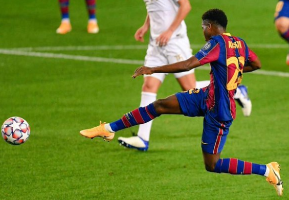 17岁天才球员法蒂经纪人和巴萨开启续约谈判