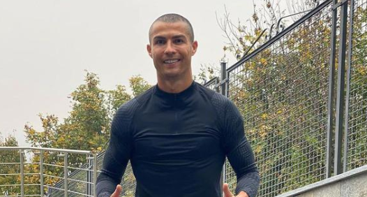 隔离中的C罗剃了光头 葡萄牙平头哥精气神十足