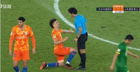 韩国主裁判也需听取了VAR意见 韩国裁判在中超也是身不由己