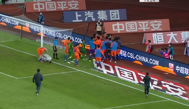 北京国安与山东鲁能出现大规模冲突 北京国安成功晋级四强