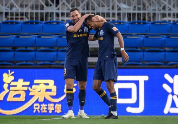 中超联赛第二阶段第16轮广州富力对阵青岛黄海 富力发挥出色2-1轻松保级