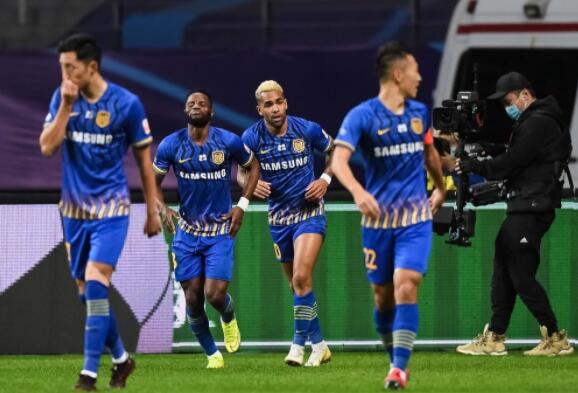 2020赛季中超争冠组半决赛江苏苏宁对阵上海上港 苏宁打平10人上港