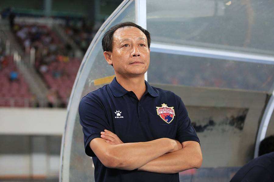 河南建业VS天津泰达的对决 王宝山表示与建业比赛感觉还是很亲切