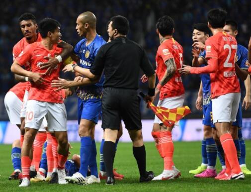 中超联赛第19轮争冠组江苏苏宁对阵广州恒大 双方0-0打平