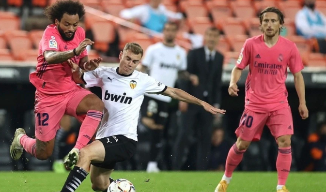 2020/21赛季西甲第9轮瓦伦西亚对皇家马德里战报