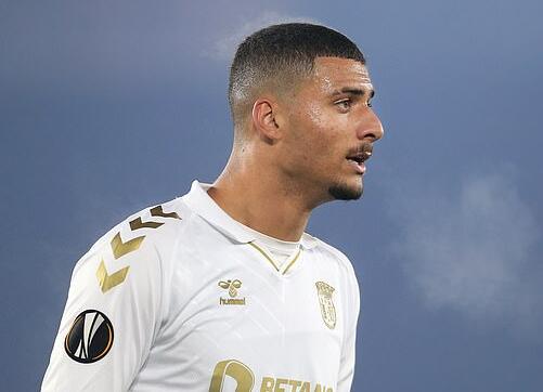 曼联与英超对手争抢后防新星 3600万镑可拿下