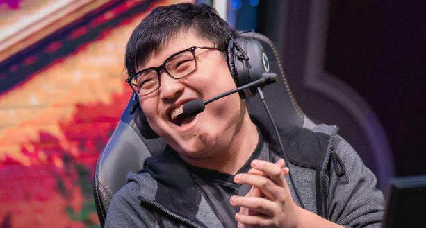 LPL名人堂入选条件厂长和uzi都不能满足，娃娃等解说几率很大