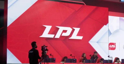 LPL钱多人傻？lck赛区选手几乎被垄断