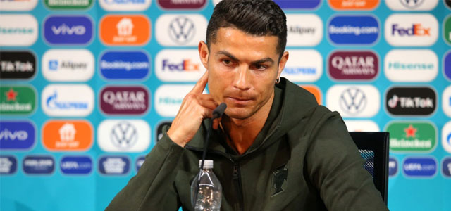 C罗拒绝与可乐同框