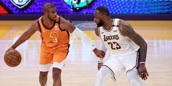 詹姆斯祝贺保罗