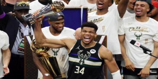 雄鹿夺取2020-21赛季总冠军