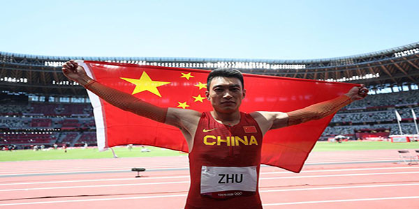 朱亚明男子三级跳远摘银
