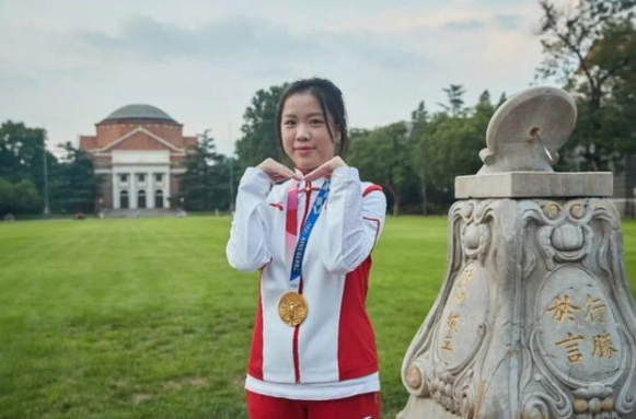 杨倩将奥运领奖服赠予清华,可爱学霸未来可期