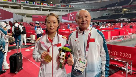 致敬!汶川地震失去右腿女孩勇夺残奥会冠军!