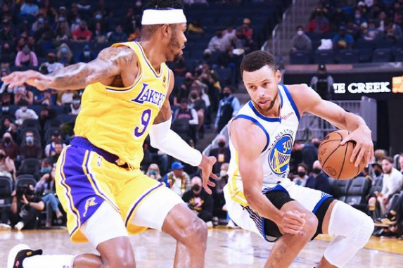 勇士险胜湖人 库里狂砍30分