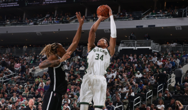 篮网vs雄鹿揭幕战 雄鹿展现卫冕冠军实力