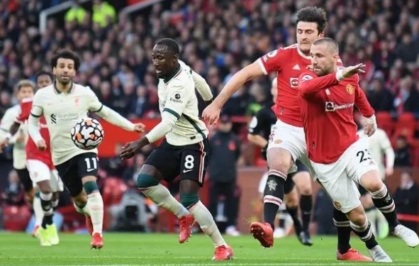 曼联主场0比5惨败利物浦