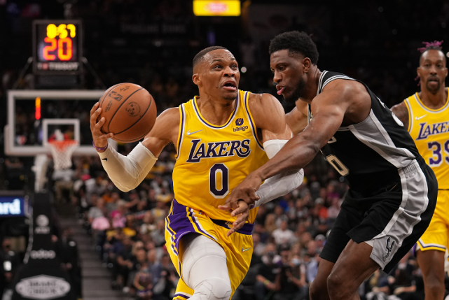 NBA常规赛 湖人加时险胜马刺豪取两连胜