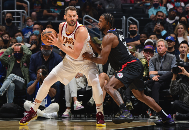 快船惨负骑士四战三败 乔治三分8中0