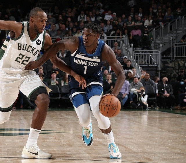 森林狼三人20＋爆冷克雄鹿 字母哥空砍40＋16＋7