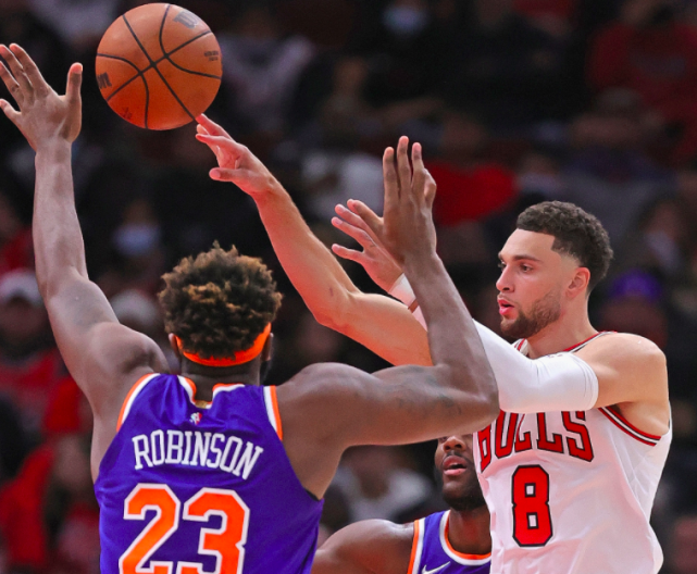 尼克斯送公牛首败 德罗赞20＋5丢绝杀