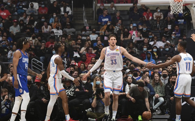 快船15分逆转送雷霆两连败