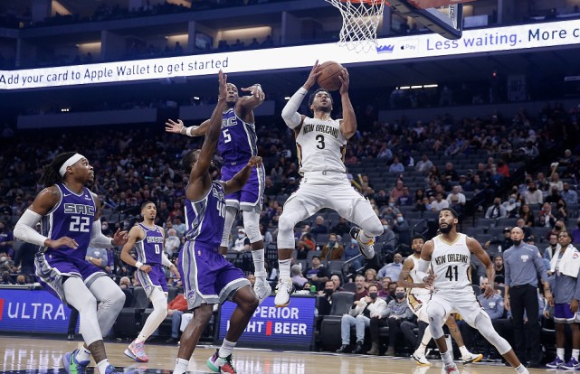 国王七人得分上双送鹈鹕五连败