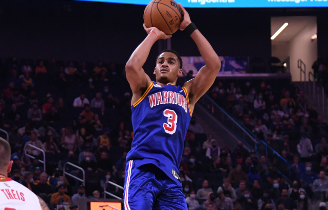 勇士四连胜稳居联盟第一 库里20分送火箭八连败