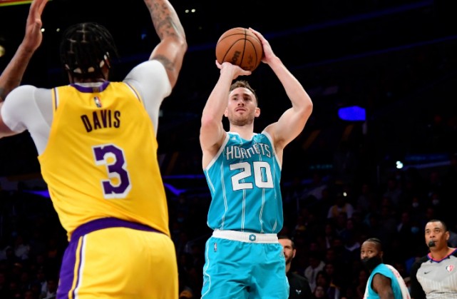 安东尼29分浓眉32＋12 湖人加时险胜黄蜂