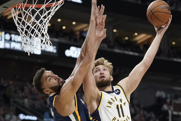 步行者背靠背力克爵士 布罗格登30＋9