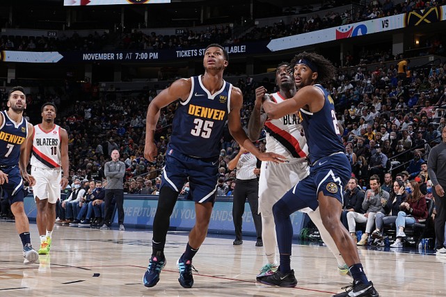 利拉德缺阵开拓者29分惨败掘