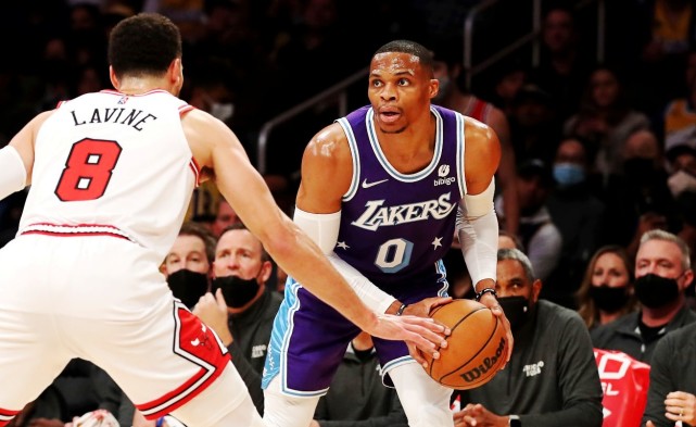 湖人18分惨败 公牛三叉戟合砍91分